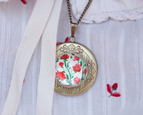 Подвеска-медальон "Сад красных цветов" - ручная работа, handmade